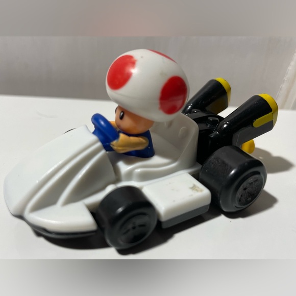 Super MARIO KART Toad NINTENDO 2014 McDonald's MUSHROOM CAR RACER Happy Meal Toy - Picture 1 of 6